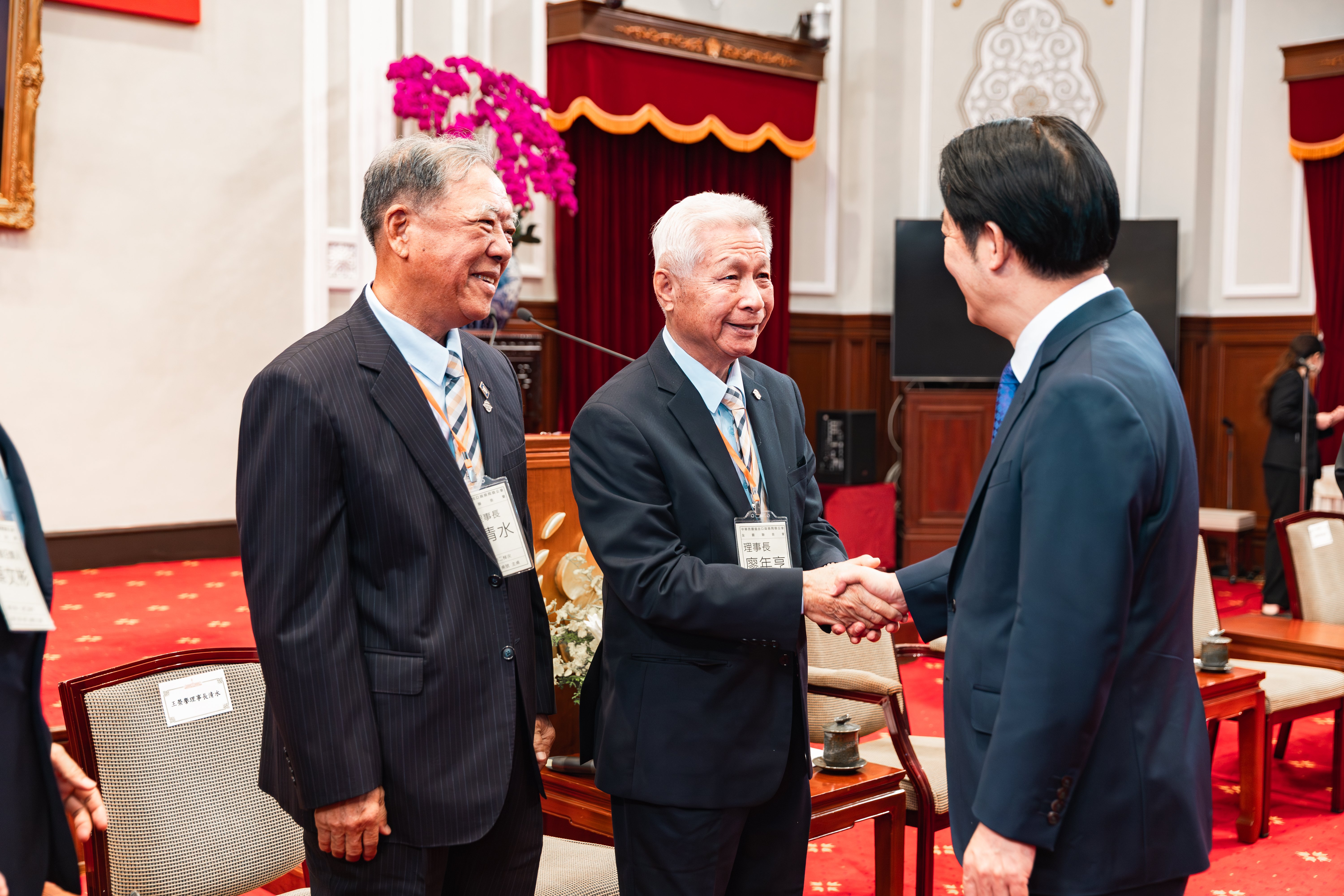 1140105 廖年亨理事長率領本會理監事入府晉見總統