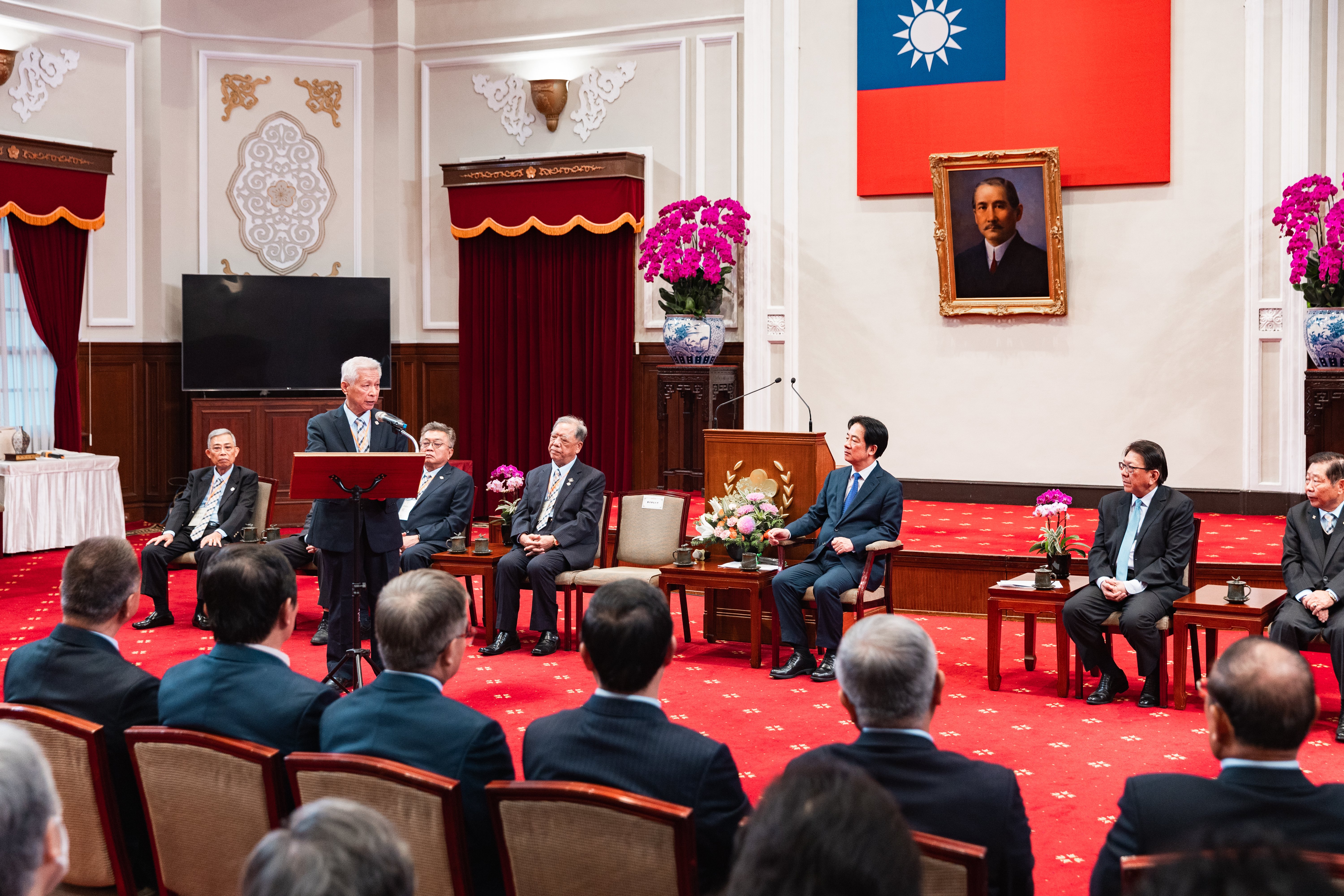 1140105 廖年亨理事長率領本會理監事入府晉見總統