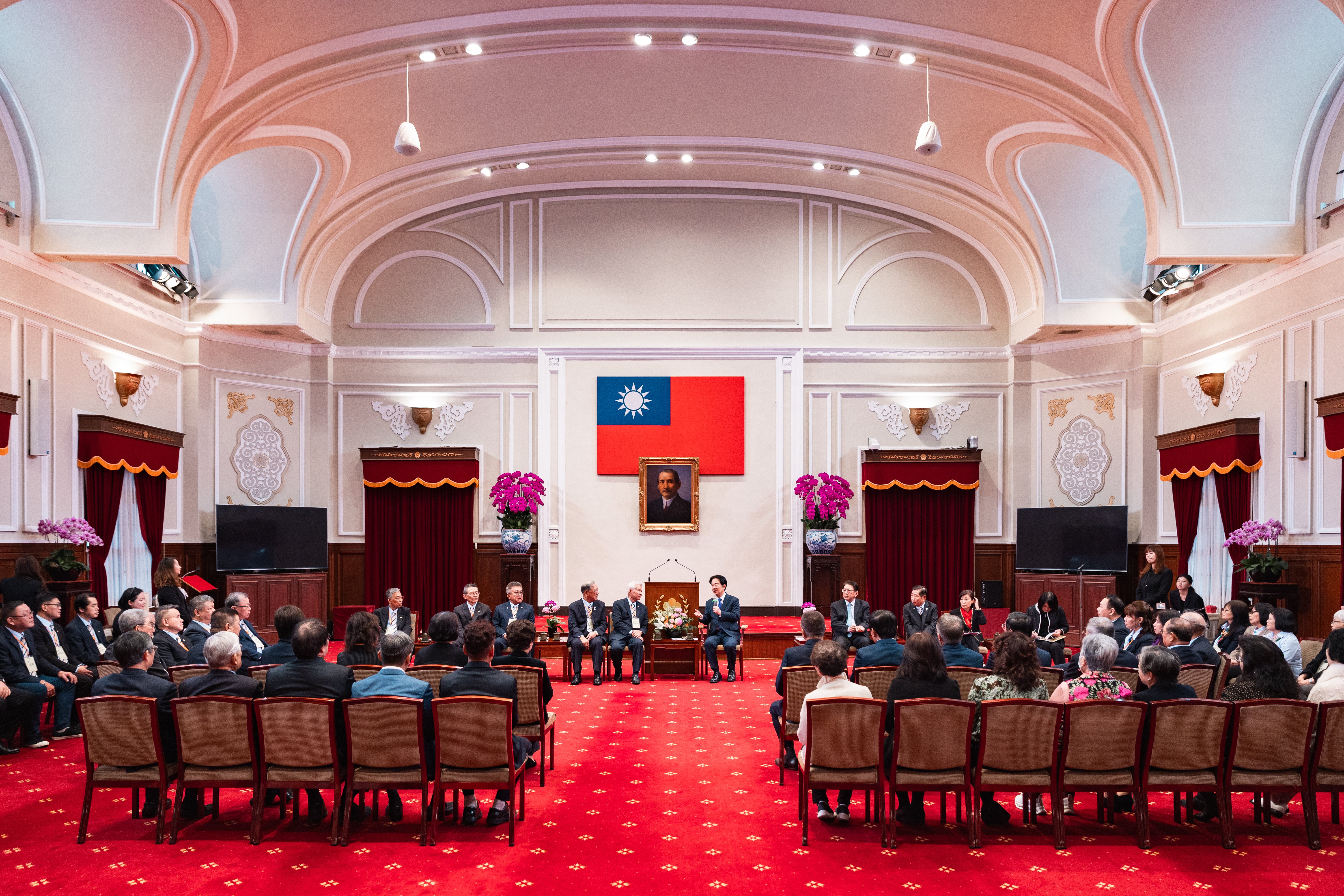 1140105 廖年亨理事長率領本會理監事入府晉見總統