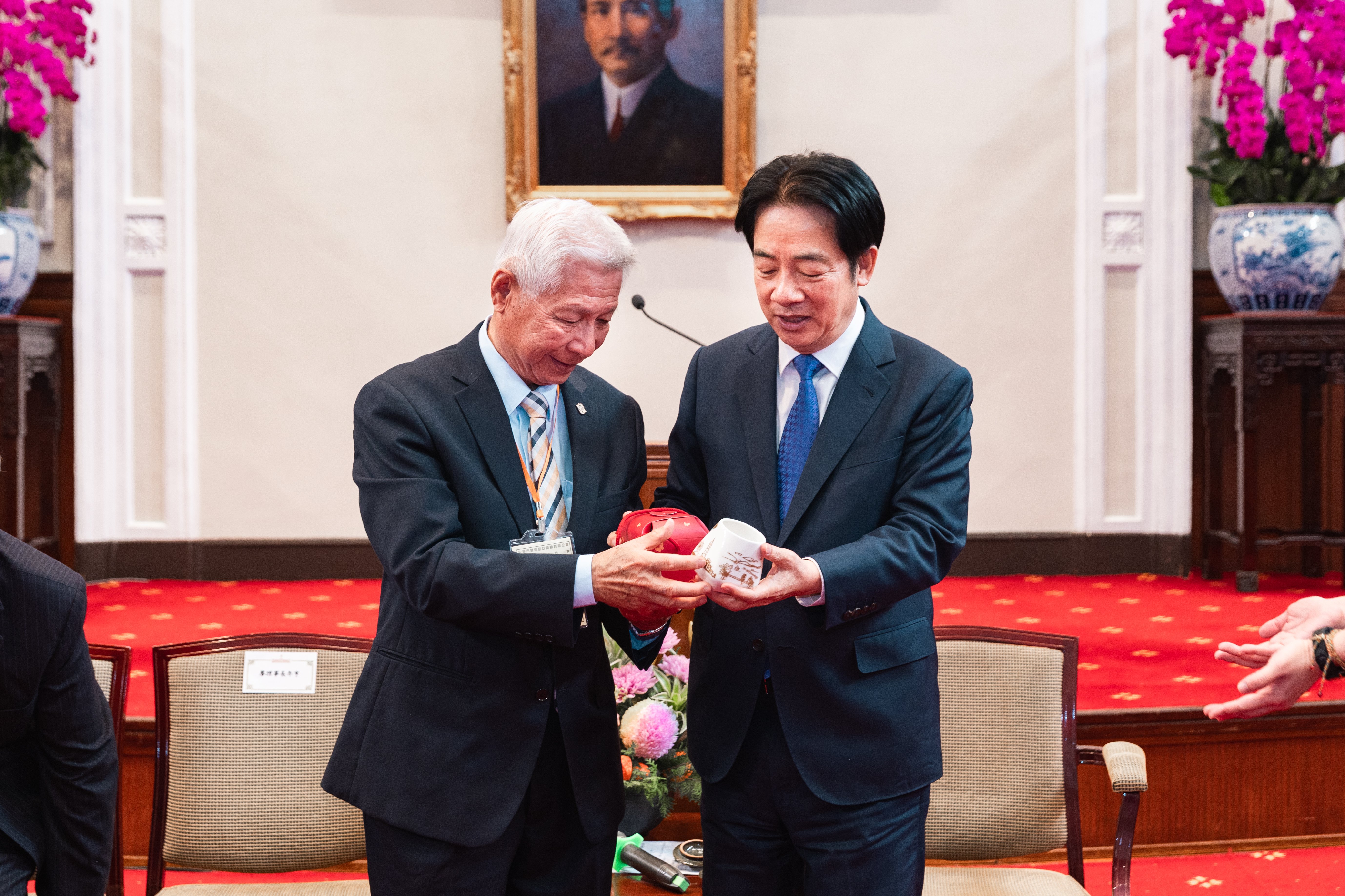 1140105 廖年亨理事長率領本會理監事入府晉見總統