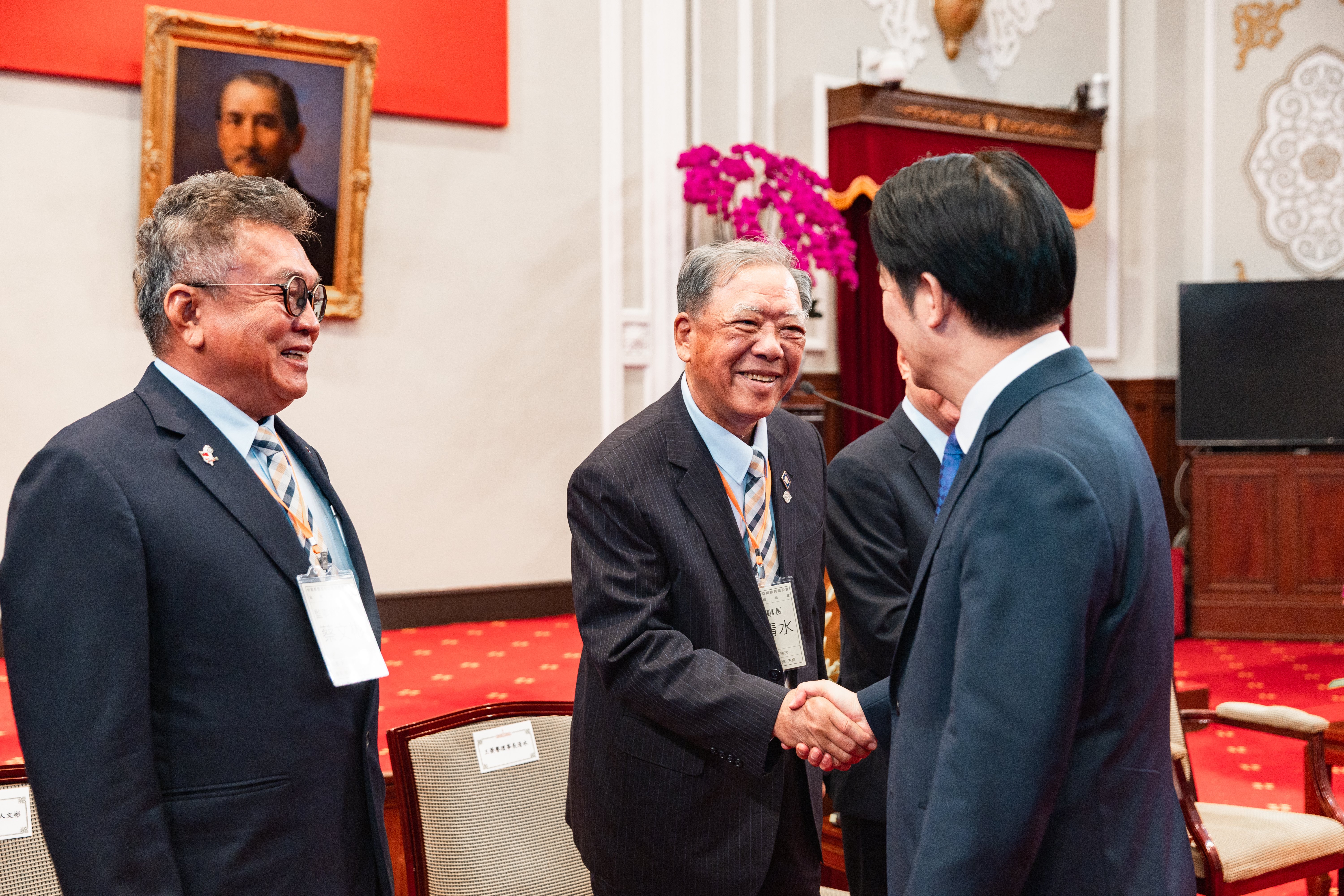 1140105 廖年亨理事長率領本會理監事入府晉見總統