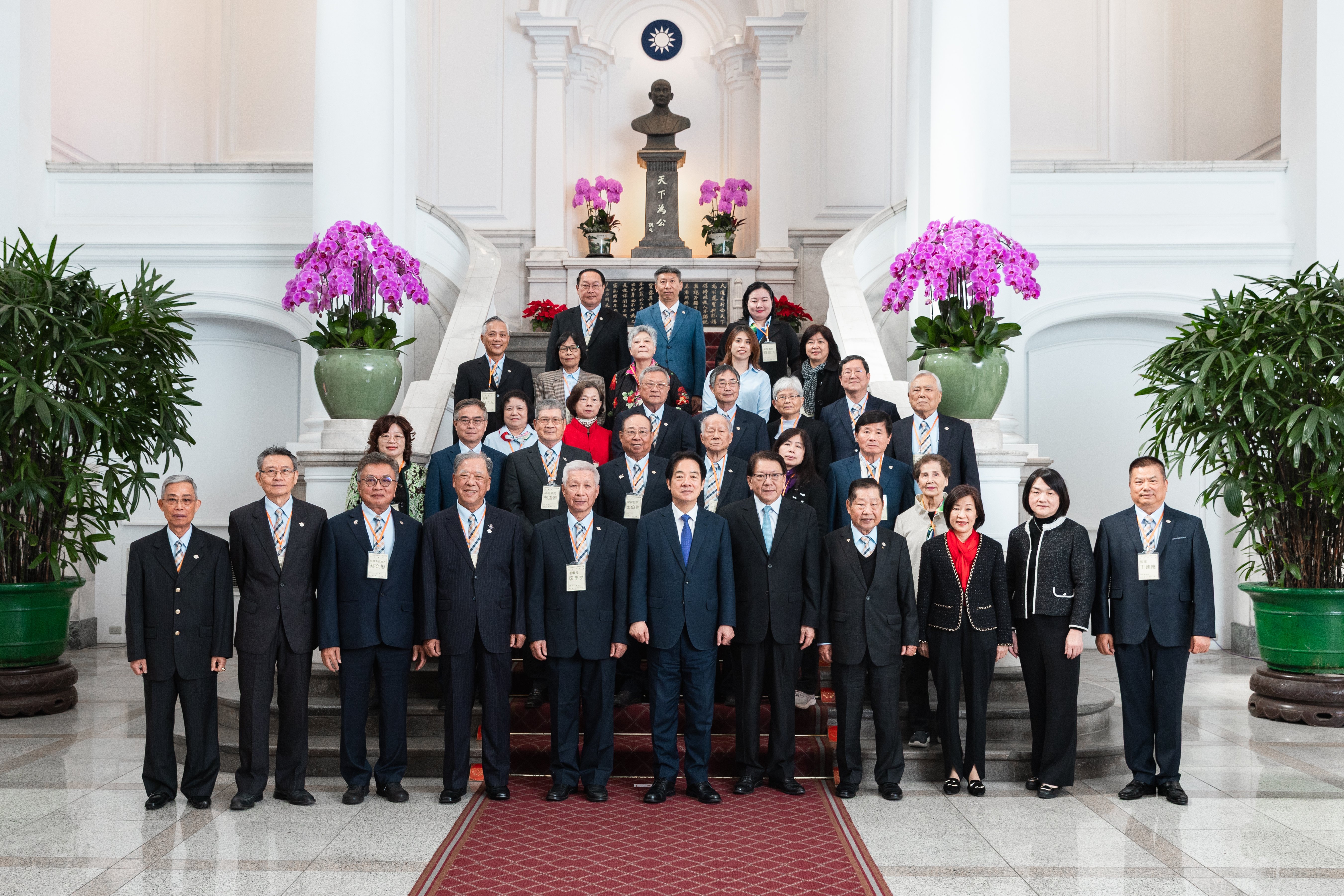 1140105 廖年亨理事長率領本會理監事入府晉見總統