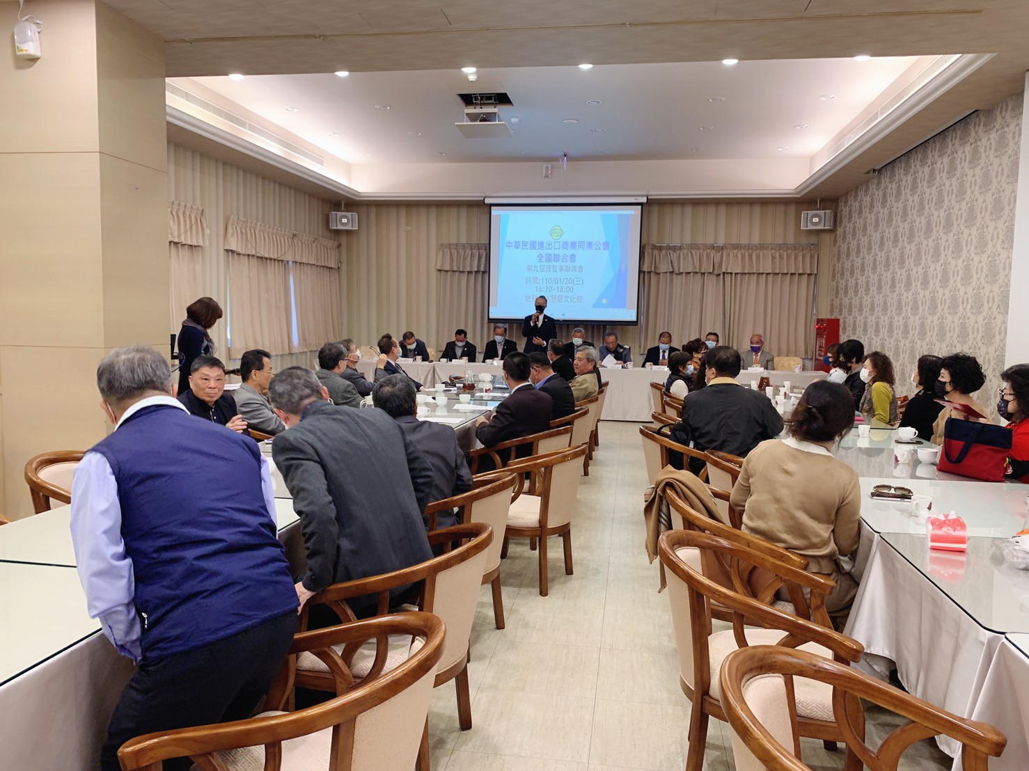 徐理事長在桃園舒眠文化館召開之第一屆第九次理監事聯席會主持會議