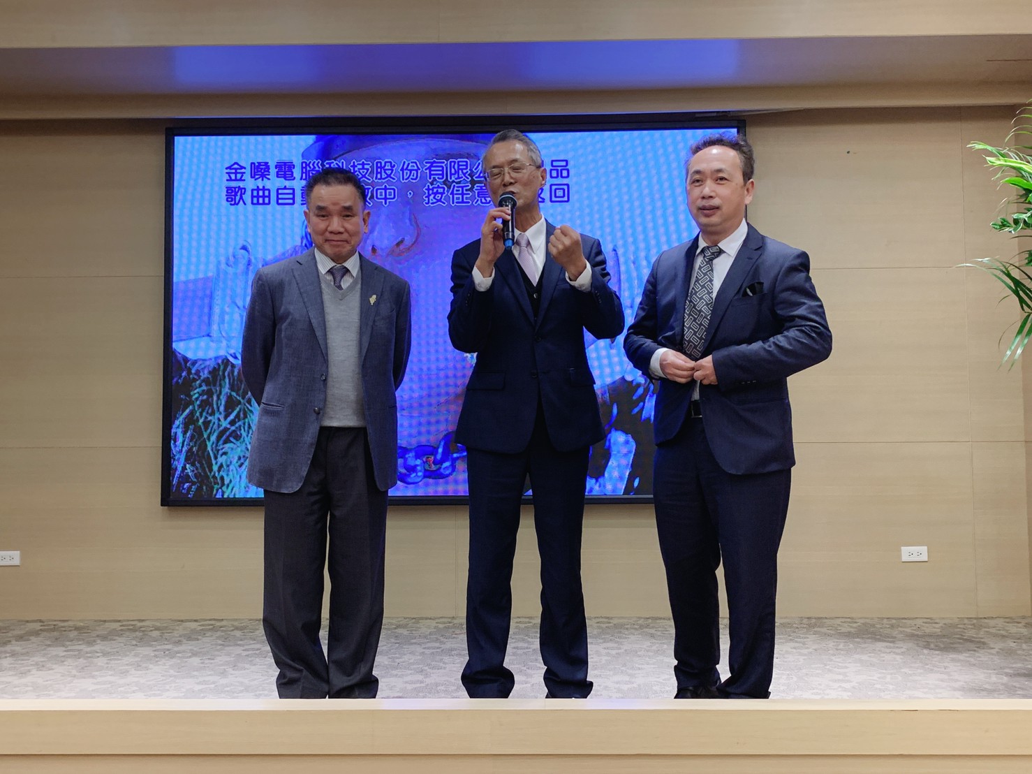 徐理事長在桃園舒眠文化館召開之第一屆第九次理監事聯席會主持會議