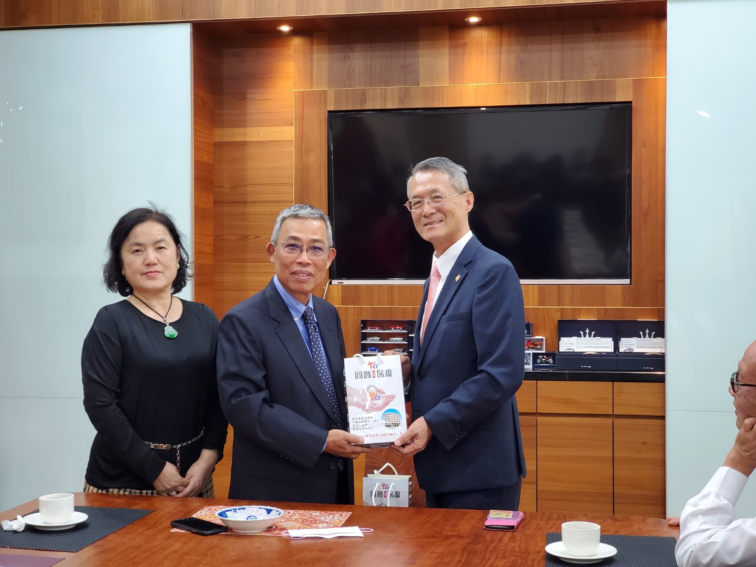 本會第一屆第三次會員代表大會在台南夏都商旅舉行內政部張科長應邀參加並致詞