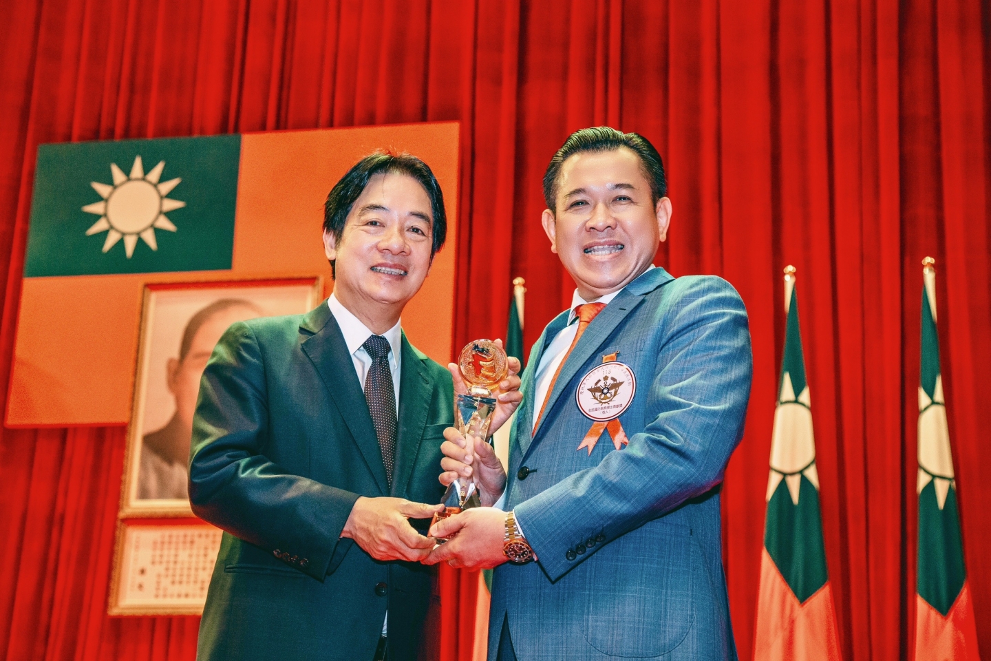 1130830 恭喜監事王先賢(台南縣進出口公會理事長)榮獲113年全民國防教育傑出貢獻獎